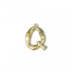 Colgante de Metal Latón Letra "Q" 20x21mm