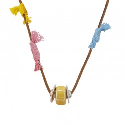 Collar con cuentas redondas de cerámica amarillas y tejido artístico
