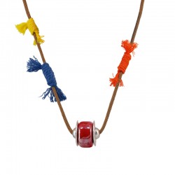 Collar con cuentas redondas de cerámica rojas y tejido artístico