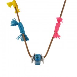 Collar con rondella de cerámica azul y tejido artístico