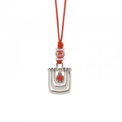 Collar con colgante metálico lineal y cuenta naranja