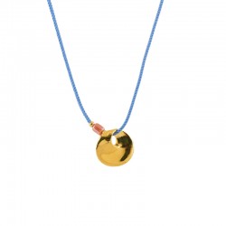 Collar con colgante redondo de metal y cordón azul