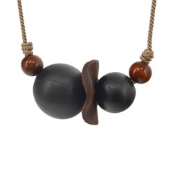 Collar con cordón trenzado y cuentas de madera negras