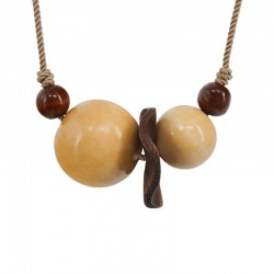 Collar con cordón trenzado y cuentas de madera marrones