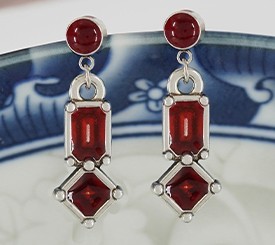 RED GEOMETRICAL EARRINGS